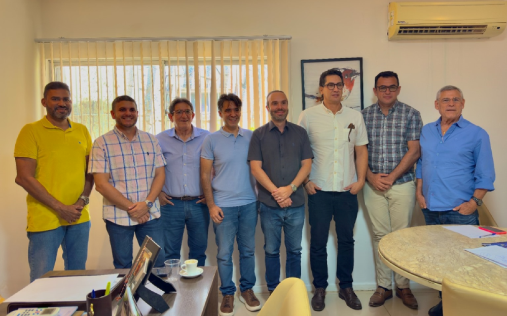 Vice-prefeito Leo Monteiro e secretários participam de reunião na ASPLANA em busca de soluçoes para o setor canavieiro 