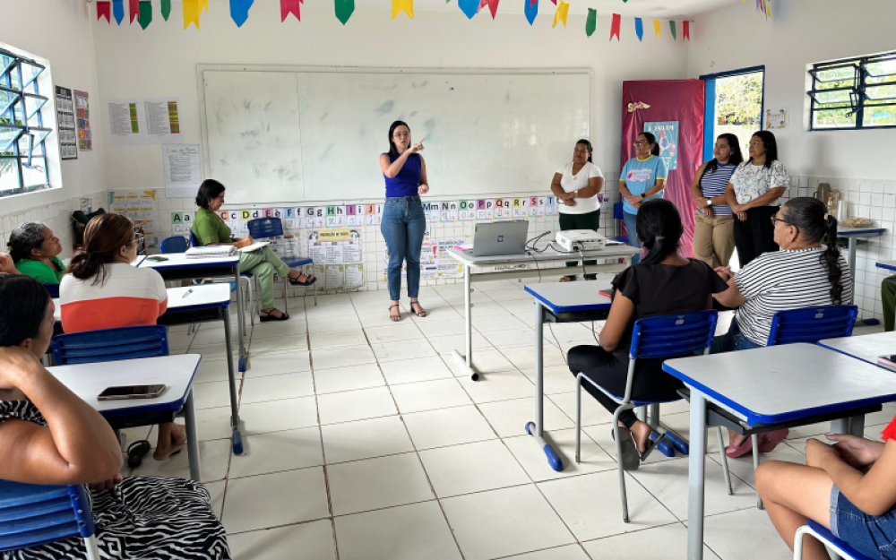 Equipe do Cadastro Único realiza reuniões com pais e responsáveis dos alunos das Escolas Miguel Matias e Cícero Mizael