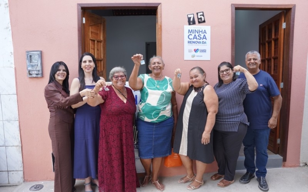 Prefeita Pauline Pereira realizou as entregas de mais quatro novas moradias em Luziápolis 