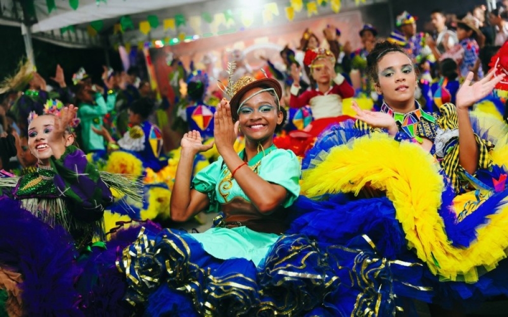 Apresentações de quadrilhas juninas e shows de forró marcam a abertura da Caravana do Forró 2026 no Bairro Pimenteira