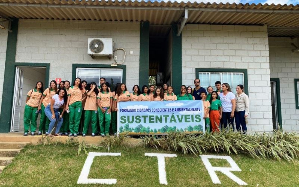 Alunos do Projeto Com-vida da Escola Zenóbia Ferreira realizam visita ao CTR em Craíbas