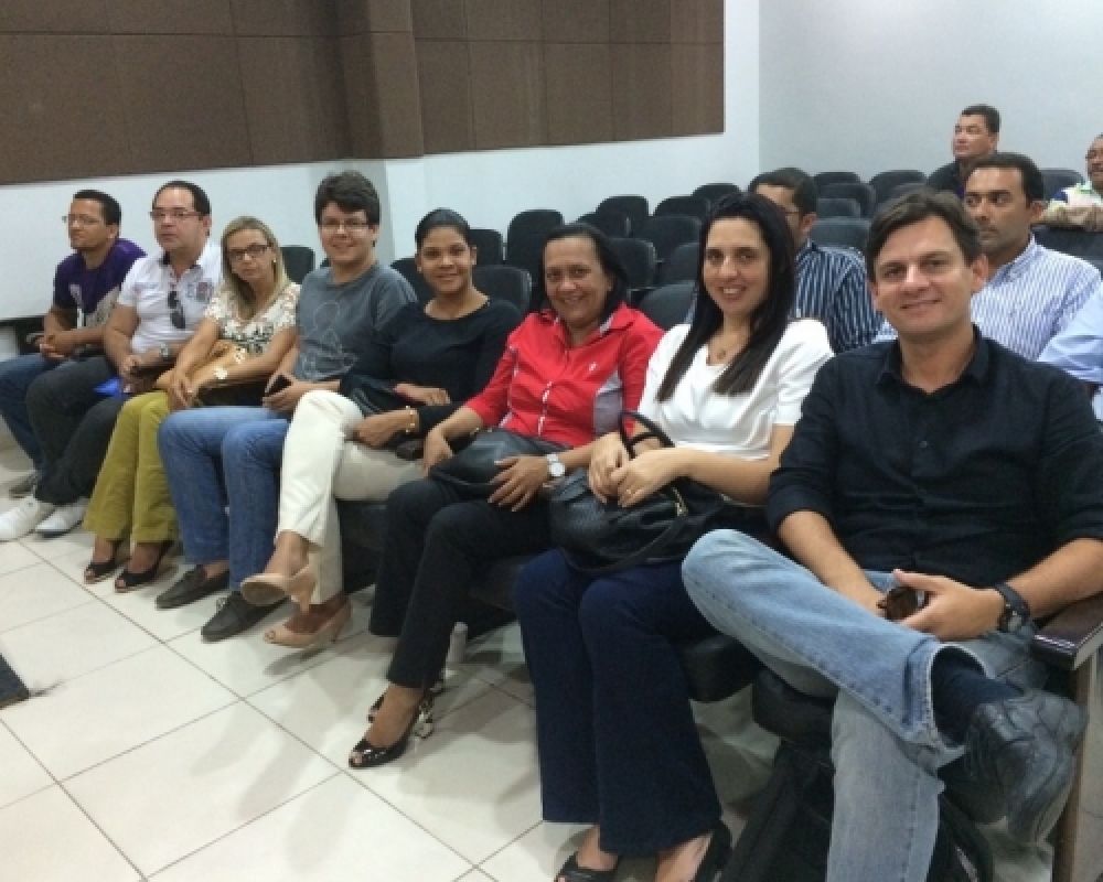 Prefeita e equipe da Saúde participaram da apresentação de novo software para gestão de saúde