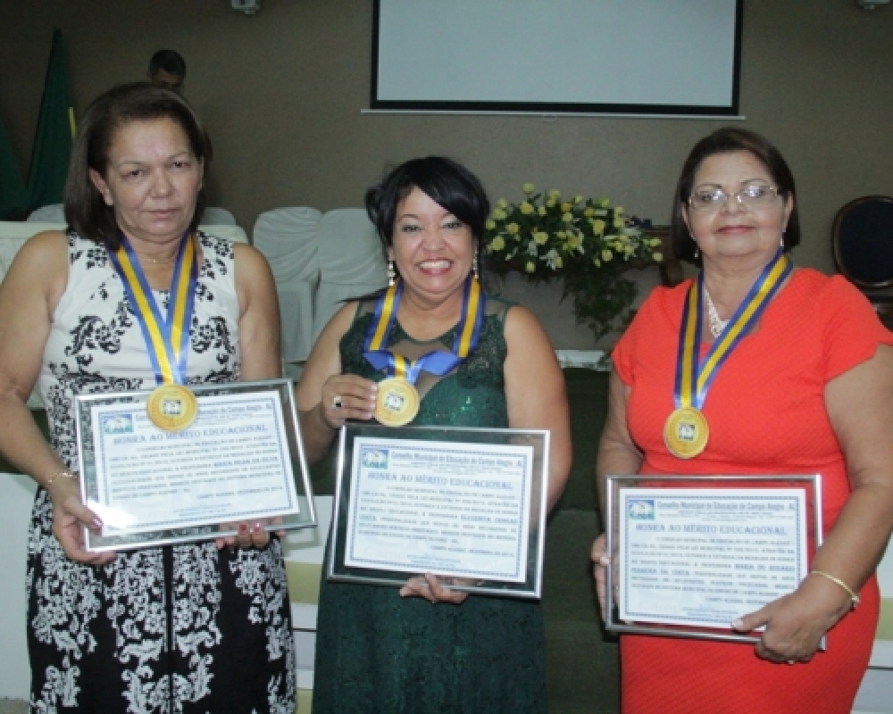 Professoras receberam Medalhas de Honra ao Mérito Educacional concedidas pelo CME