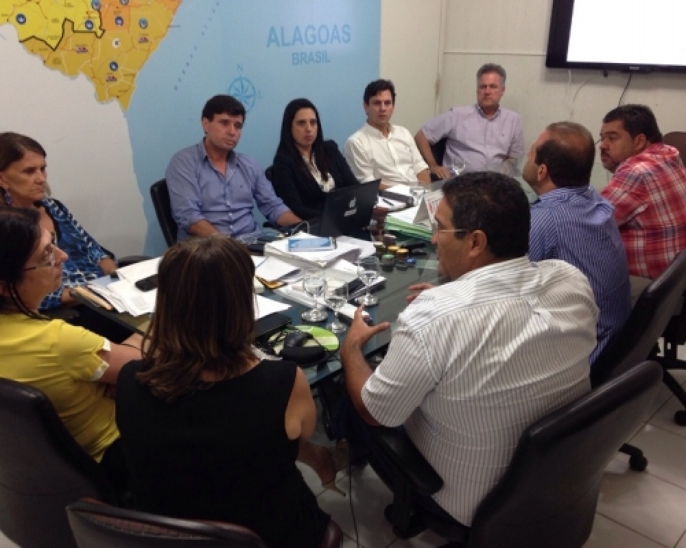 Prefeita Pauline e prefeitos do CONISUL participam de audiência com a secretária de Estado da Saúde