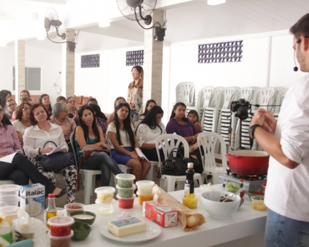 Chef Wanderson Medeiros ministrou curso de culinária para mulheres campo-alegrenses