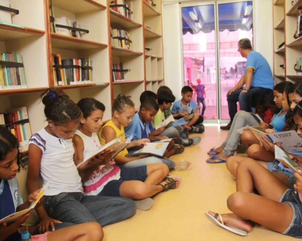 Biblioteca Volante do SESC esteve durante dois dias em Campo Alegre e Luziápolis
