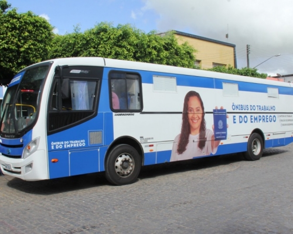 Ônibus do Trabalho e do Emprego do Sine levou serviços públicos à população de Campo Alegre