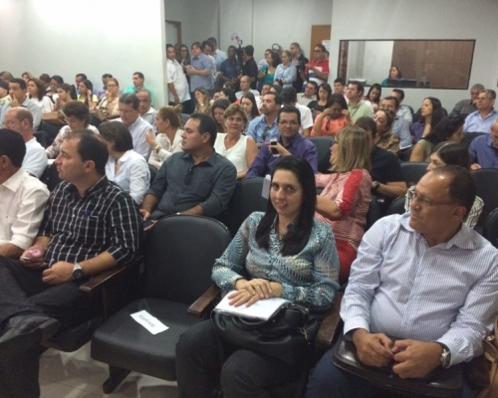 Prefeita Pauline participou de encontro de gestores na AMA para debater sobre a saúde nos municípios