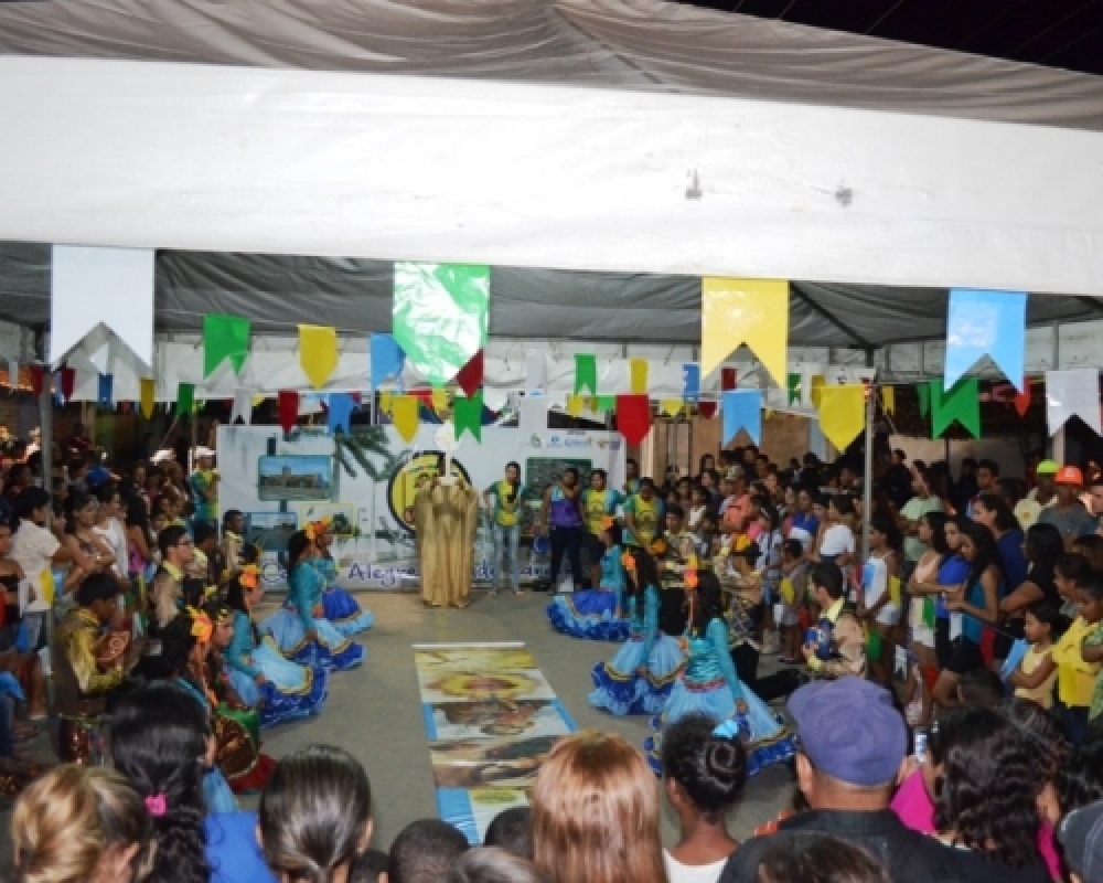 Festejos juninos: Apresentações de quadrilhas e shows marcam o Arraiá do Povoado Chã da Imbira