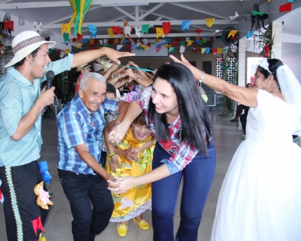Muito Forró e Arrasta-pé no Arraiá promovido para os Idosos de Campo Alegre