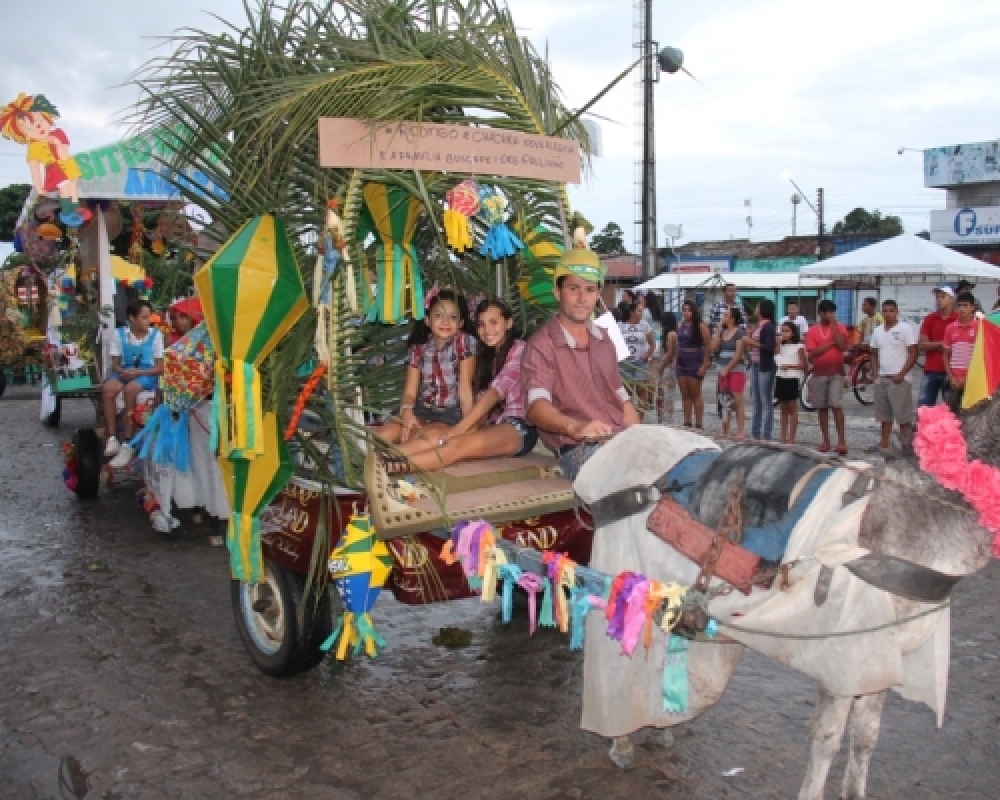 O tradicional Desfile de Carroças Juninas mais uma vez foi sucesso em Campo Alegre 