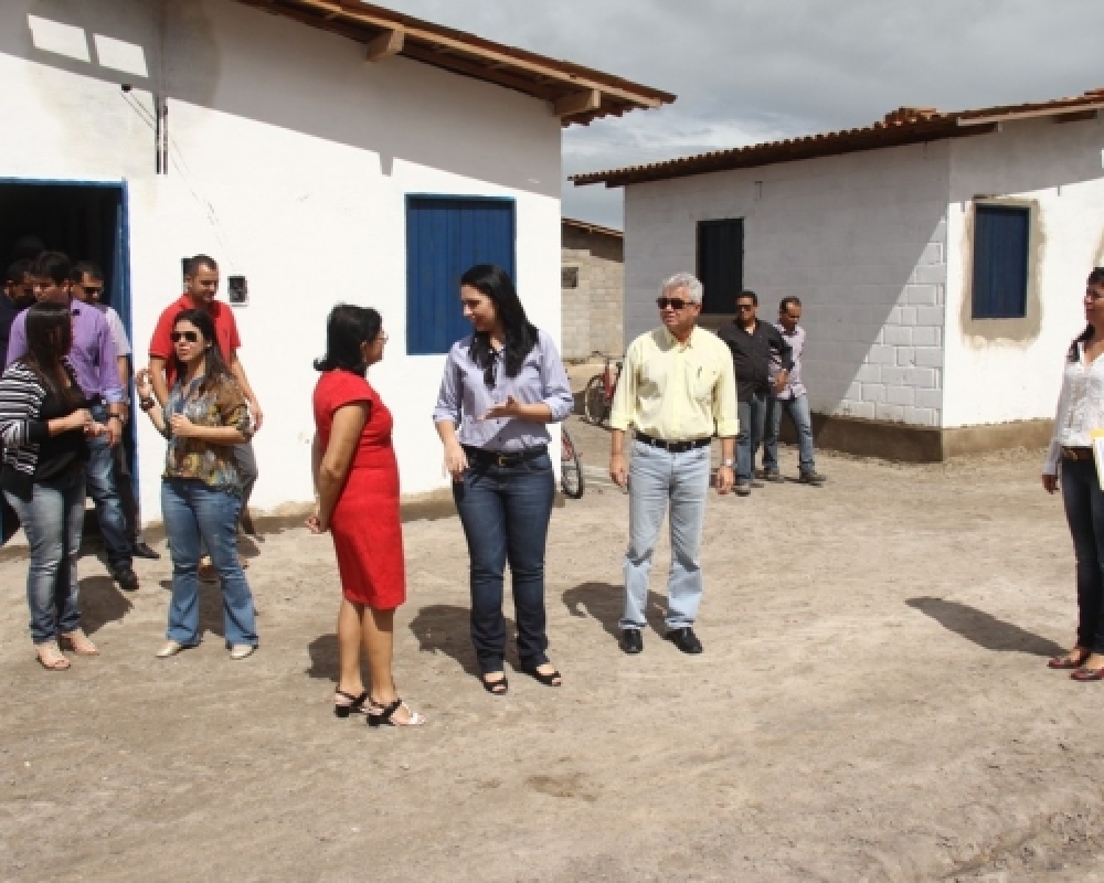 Em Campo Alegre secretaria de estado garante entrega de casas populares nos próximos meses