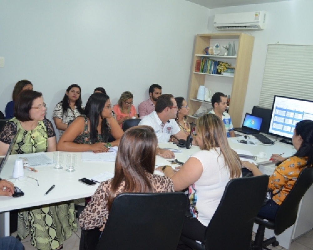 Prefeita Pauline se reuniu com membros da Secretaria de Saúde para avaliação de desempenho