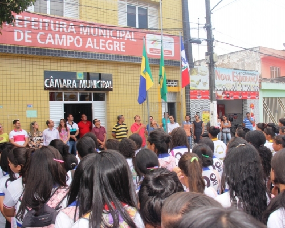 Estudantes de Campo Alegre participam de ato Cívico em comemoração ao Dia da Bandeira Nacional 
