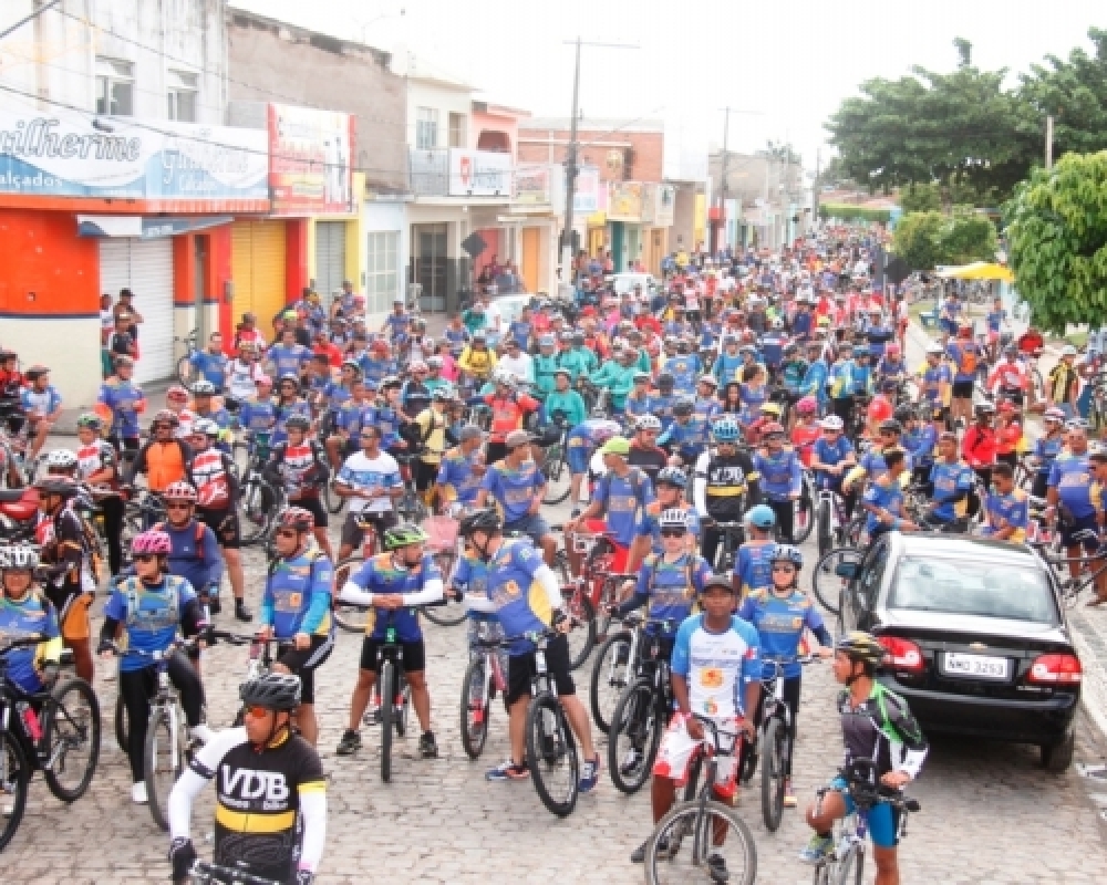 Mais de mil ciclistas participaram do II Passeio Ciclístico Caminhos da Integração em Campo Alegre