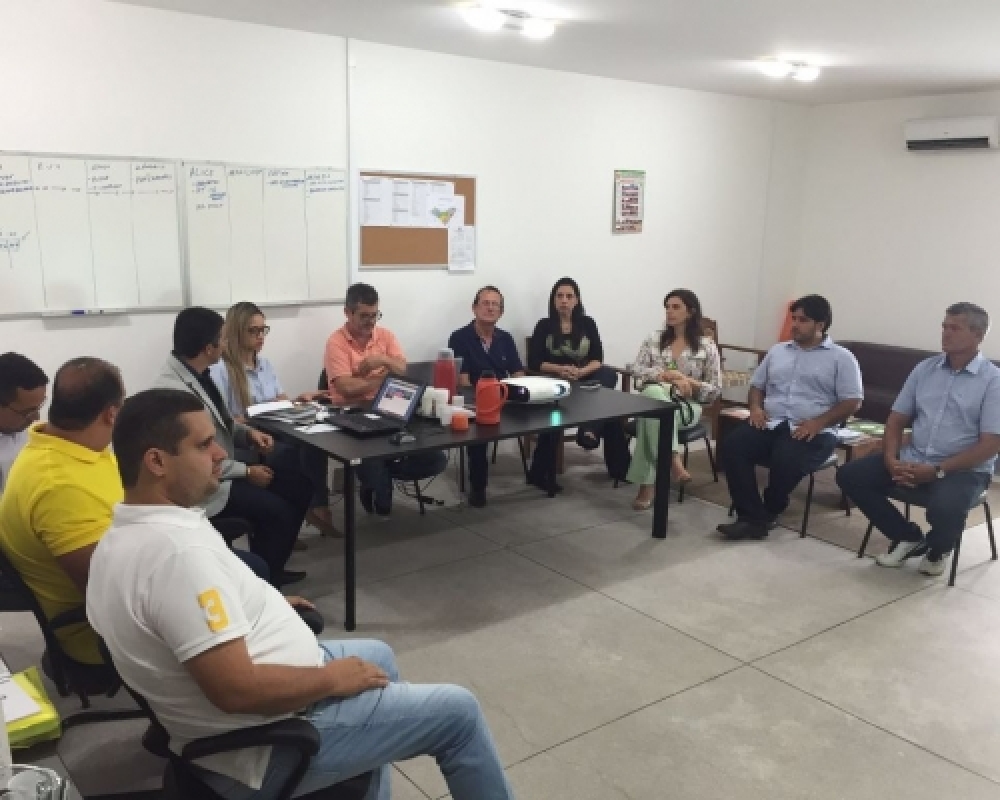 Prefeita Pauline Pereira e prefeitos da região participaram de reunião na EMATER