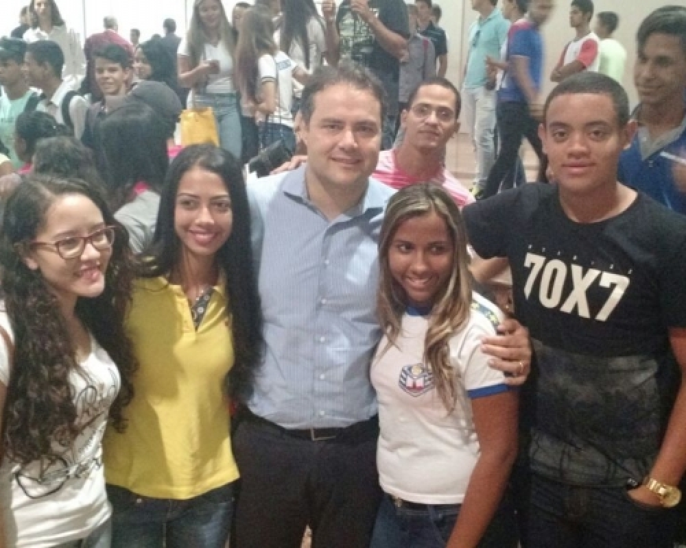 Estudantes de Luziápolis participam de aula inaugural do ano letivo 2016 em Maceió 