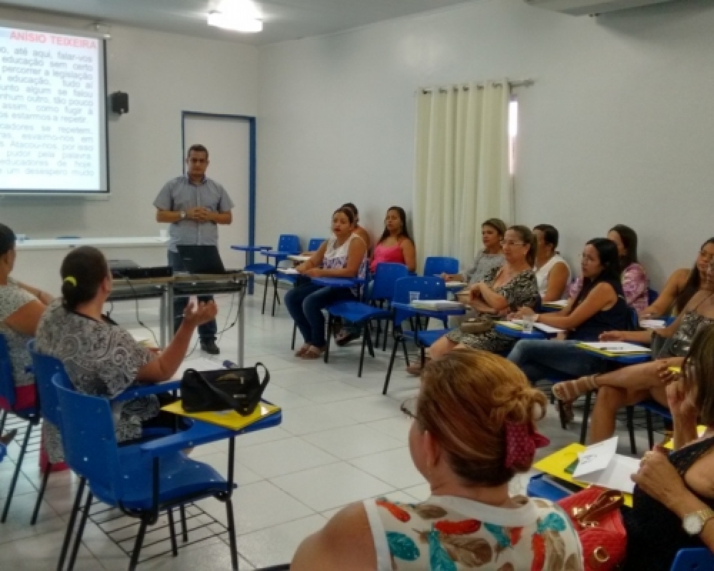 SEMED realiza formação para os multiplicadores do processo de construção dos Regimentos Escolares