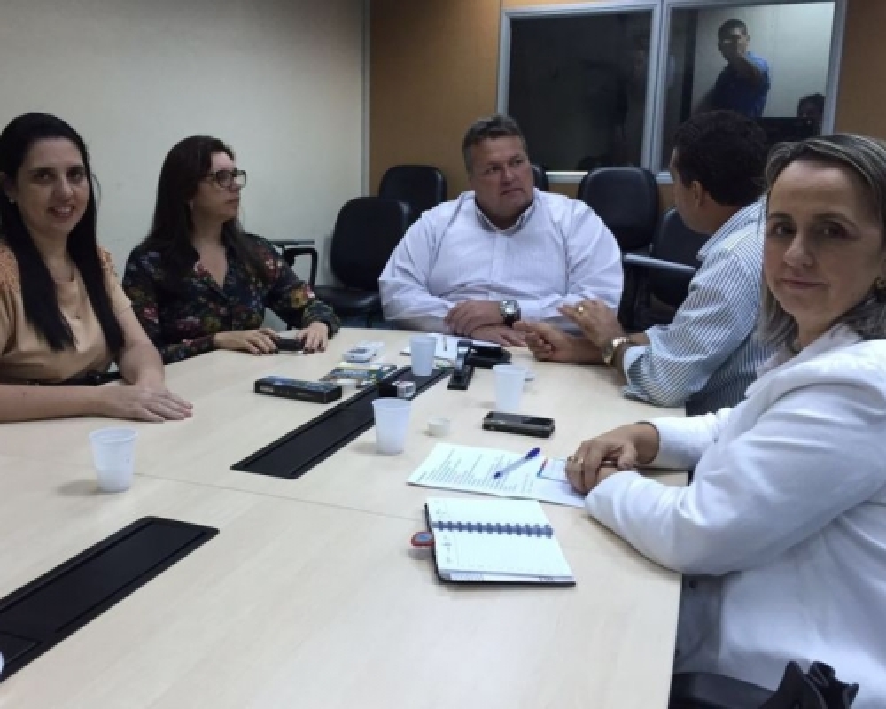 Prefeita Pauline pela segunda vez tratou da reabertura do GPM de Luziápolis 