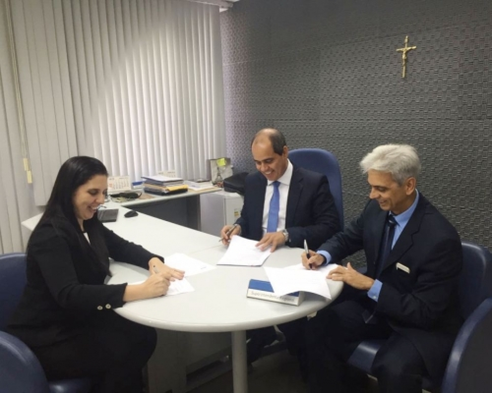 Prefeita e superintendente da Caixa assinam contrato de repasse para construção da Praça de eventos