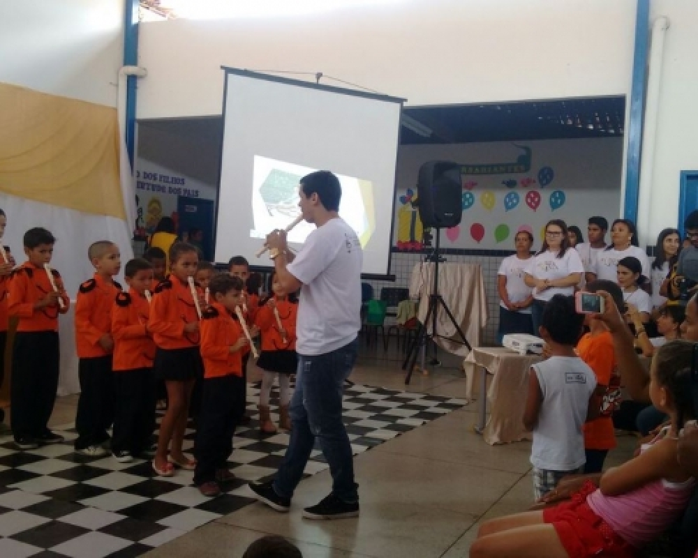 Escola Municipal Virgem dos Pobres realizou o projeto “A música na escola” 