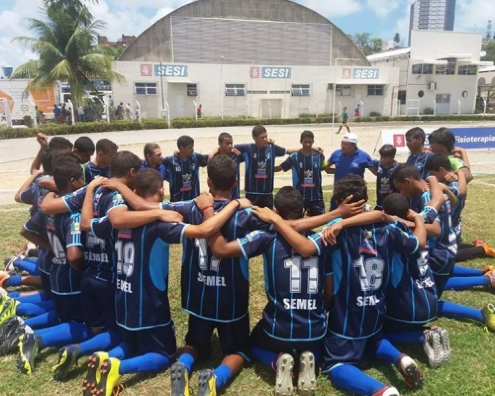 Escolinha campo-alegrense passa às quartas de finais no Campeonato SESI/TV GAZETA sub 15 