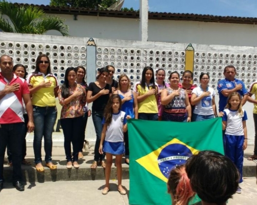 Patriotismo: Escolas municipais de realizam ato cívico em comemoração ao Dia da Bandeira Nacional