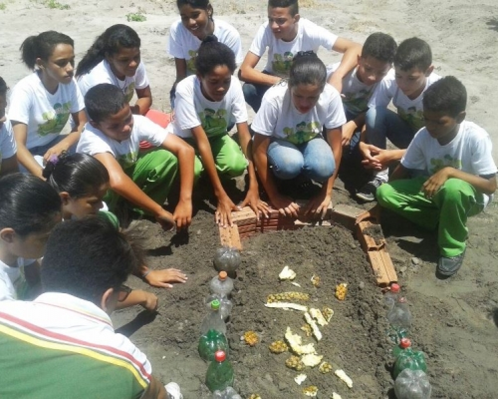 Membros do Projeto Soldadinho Verde participam de oficina sobre fabricação de adubos orgânicos 