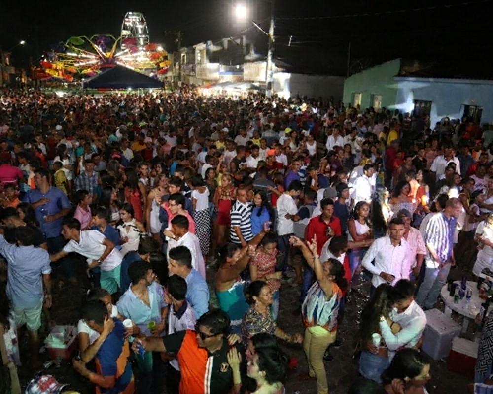 Shows musicais e tradicional queima de fogos marcam o réveillon em Campo Alegre