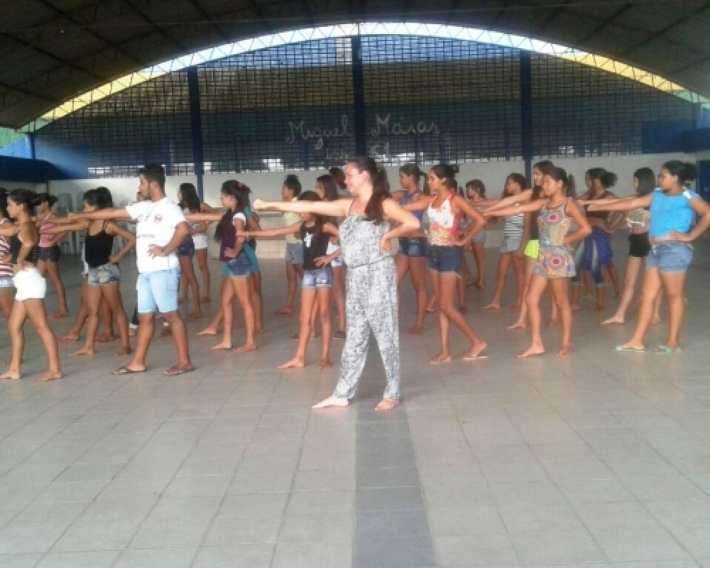 Estudantes de Campo Alegre participam de curso de dança durante o período de férias 