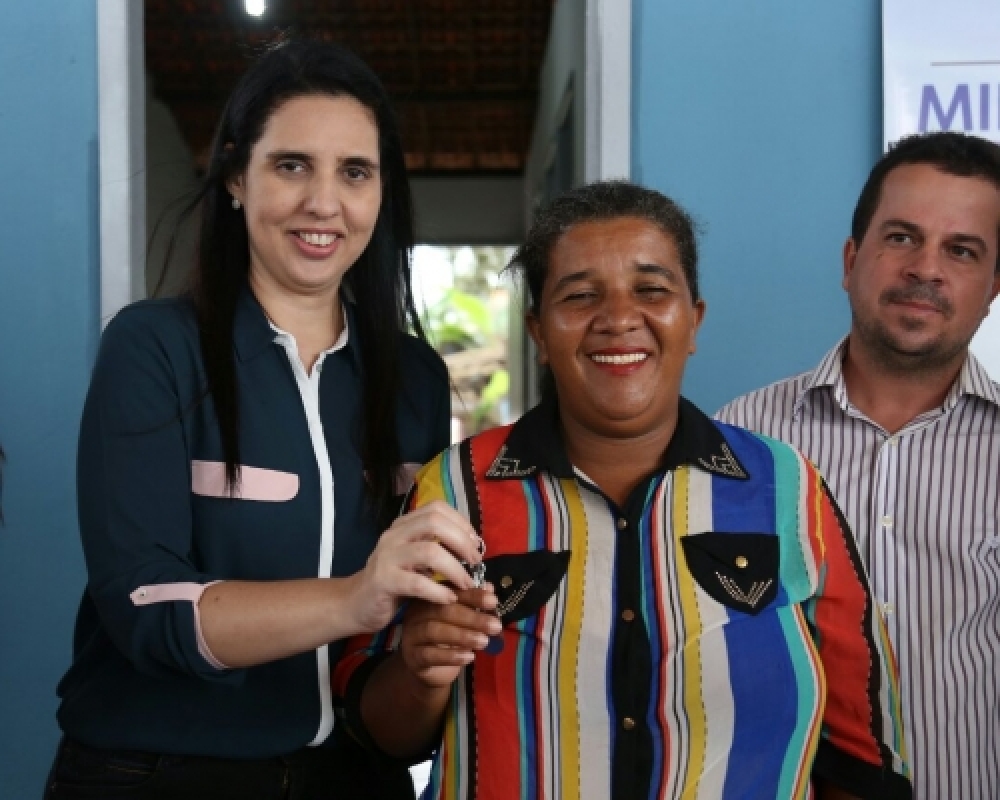 Prefeita entregou casas no Povoado Chã da Imbira pelo Minha Casa Renovada e PNHR