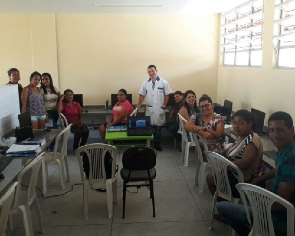 Moradores dos residenciais João José Pereira e Olival Tenório iniciam cursos profissionalizantes