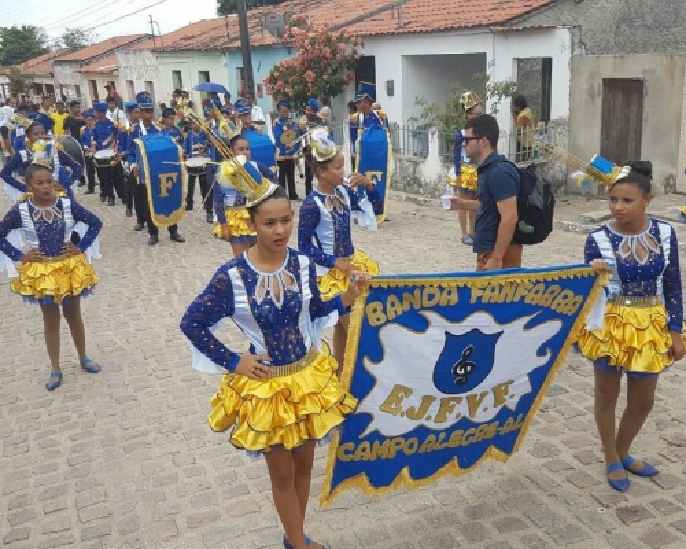 Banda Fanfarra da Escola João Fernandes realiza apresentação no município de Traipu
