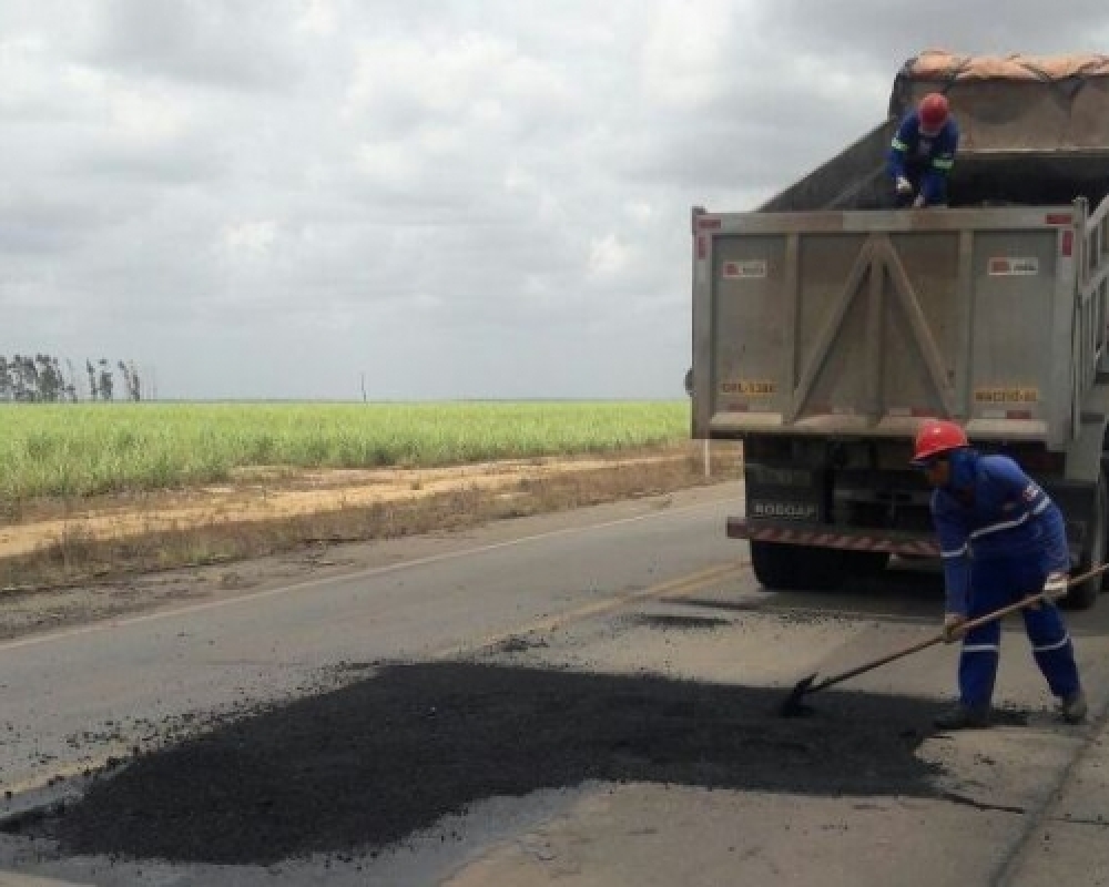 Trecho da AL 105 é recuperado atendendo solicitação da Prefeitura de Campo Alegre 