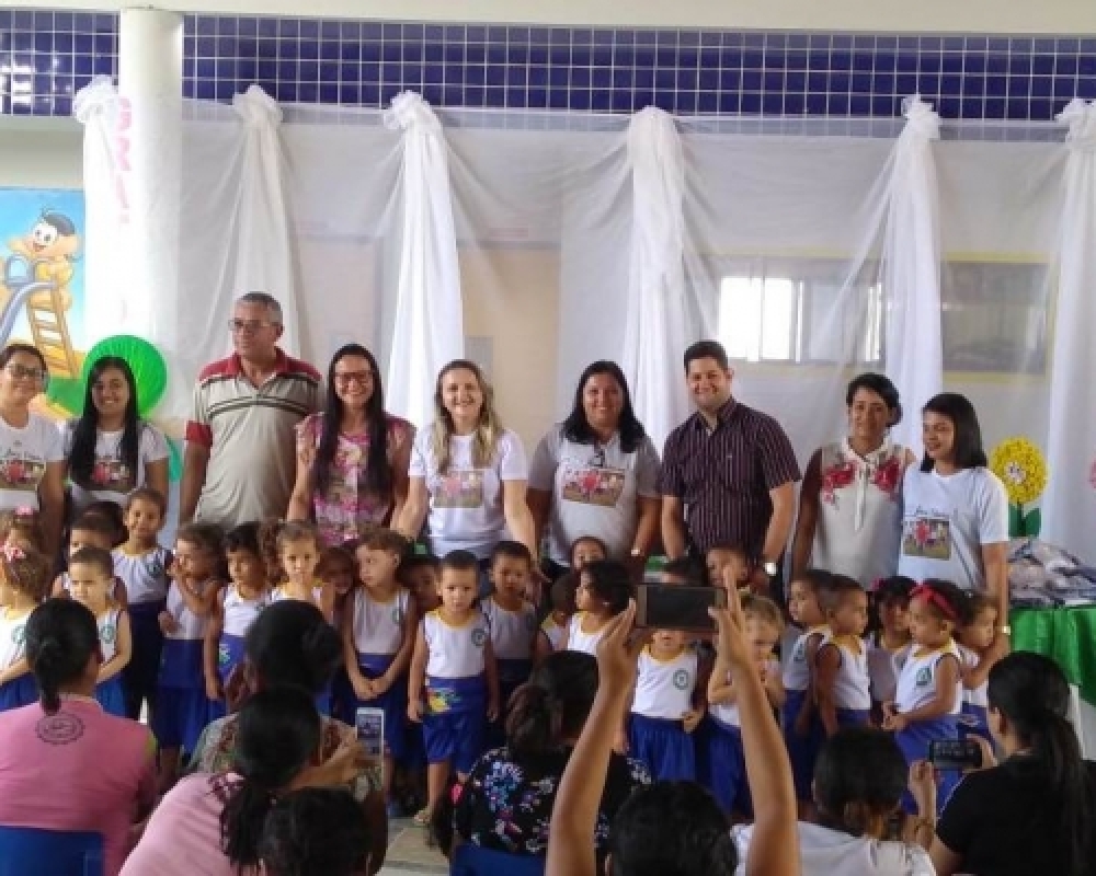 Prefeitura conclui a entrega de mais de 2.500 fardamentos para estudantes da rede municipal 