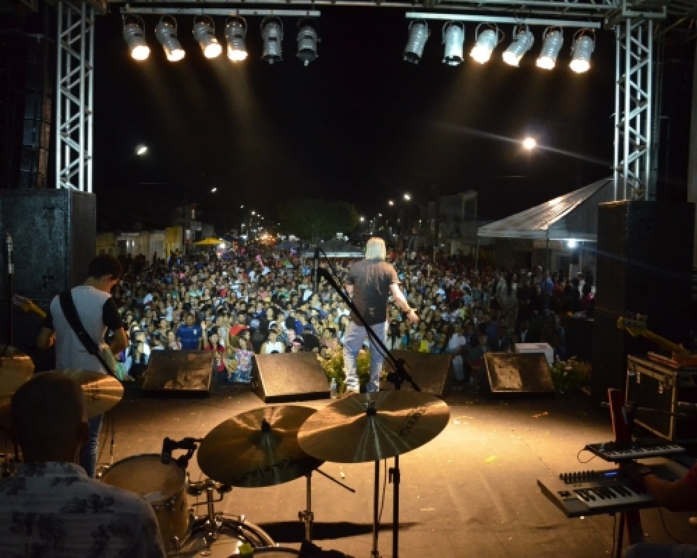 Prefeitura apoiou comemorações ao Dia do Evangélico com grande Show com o cantor David Quinlan