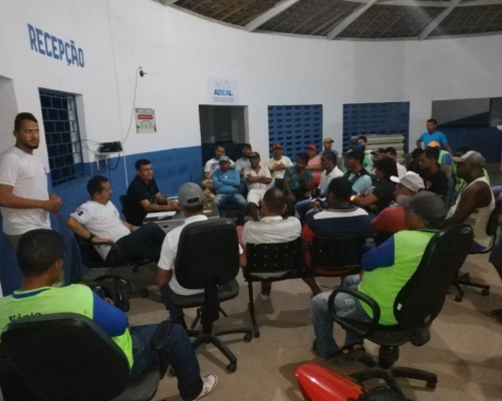 Secretaria de Trânsito e Transportes promoveu reunião com os moto taxistas 