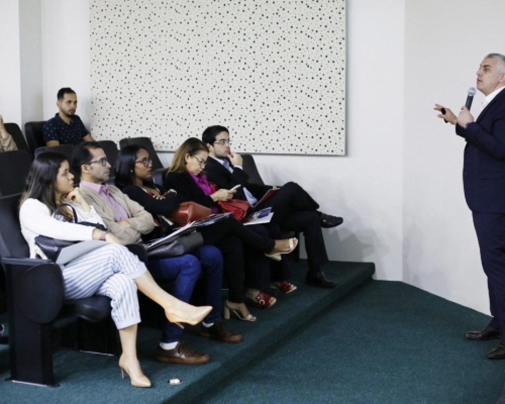 Workshop capacita profissionais sobre desenvolvimento urbano de políticas públicas
