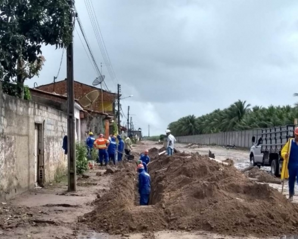 Obras de ampliação do sistema de abastecimento avançam em várias Ruas de Luziápolis