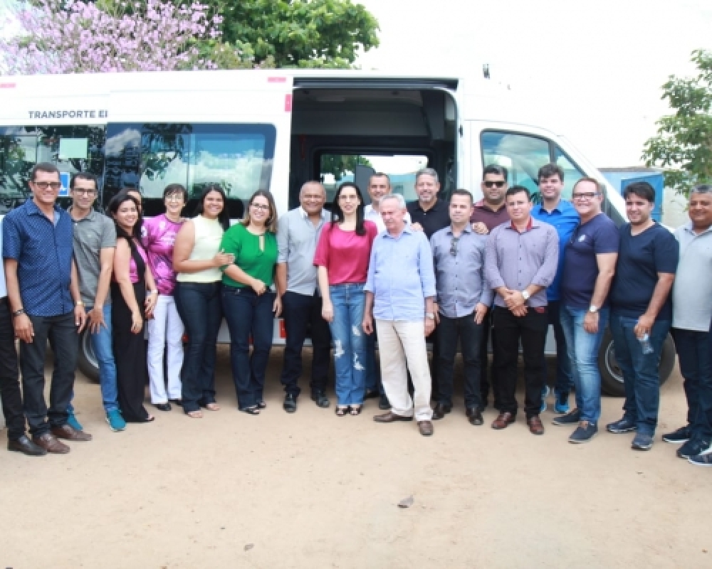 Prefeitura de Campo Alegre recebeu novo veículo exclusivo para o serviço de TFD 