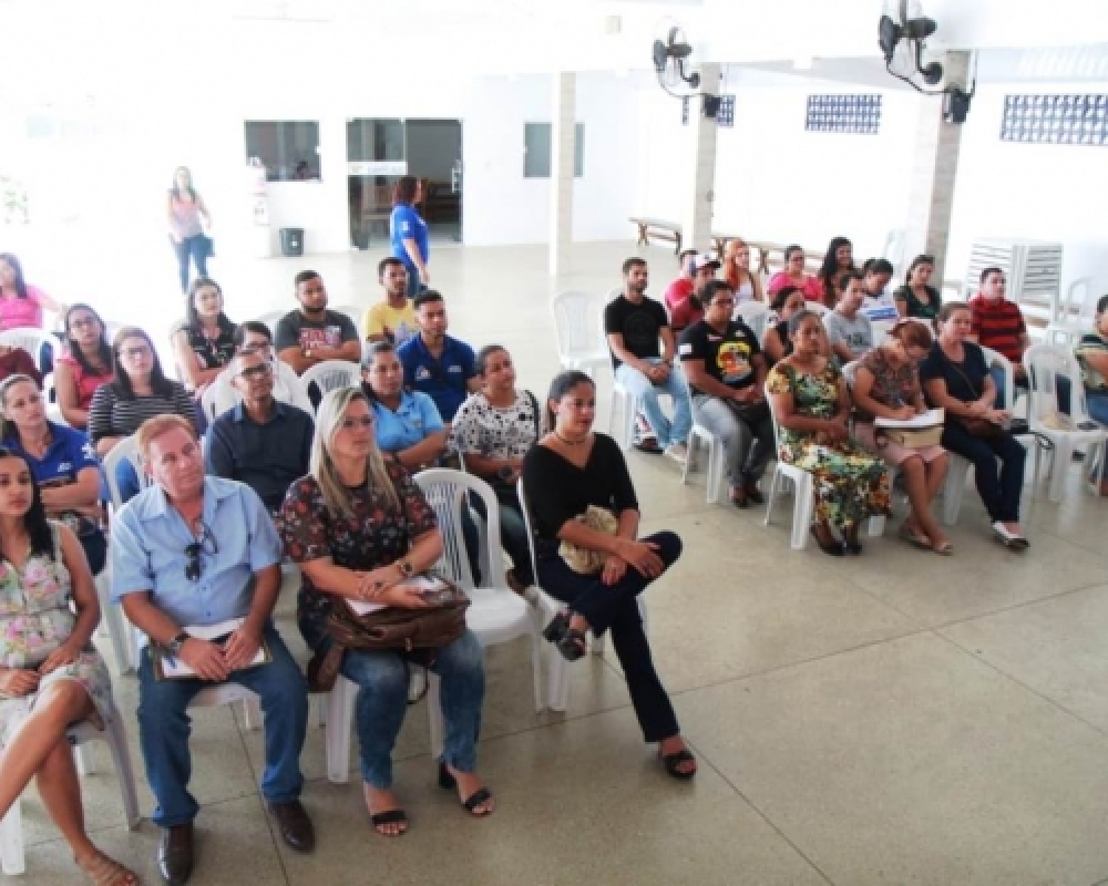 Profissionais participam de palestra sobre o programa de Acolhimento para Dependentes Químicos