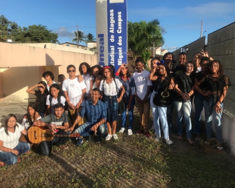 Alunos da Escola Zenóbia Ferreira apresentam projeto na Universidade Estadual de Alagoas