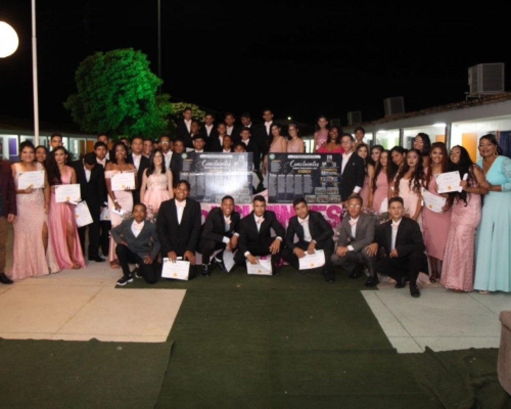 Escola Monsenhor Hildebrando realiza mais uma edição do baile de conclusão dos 9º anos