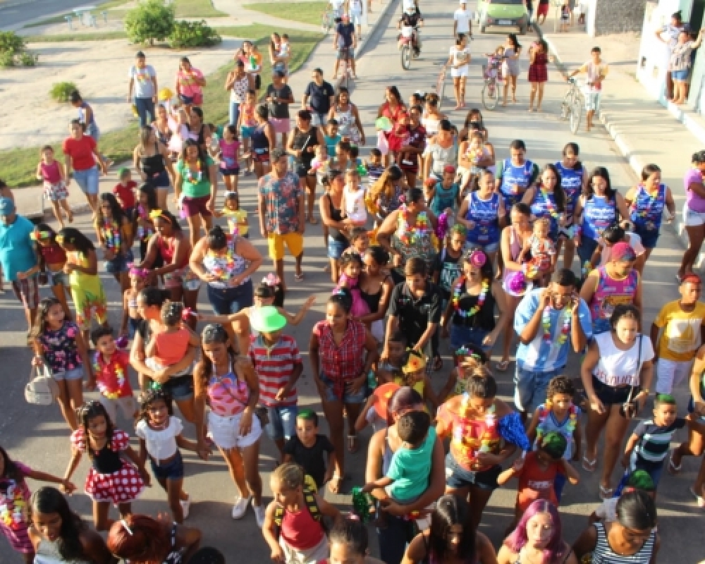 Centenas de crianças participaram do primeiro Bloco Infantil Carna Kids em Luziápolis
