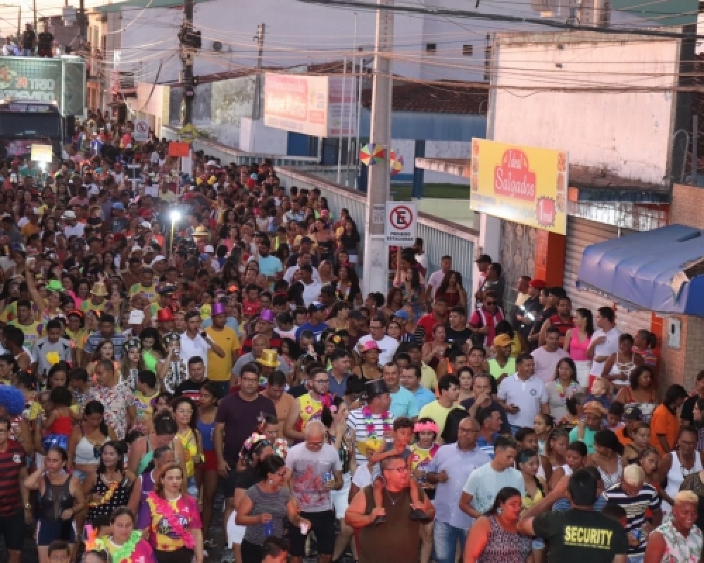 Mega arrastão com grande público marcou o encerramento do Carnaval da Integração 2020 
