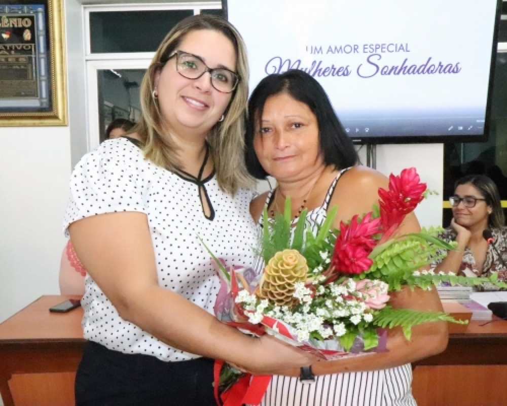 Mulheres foram homenageadas em sessão solene na Câmara de Vereadores