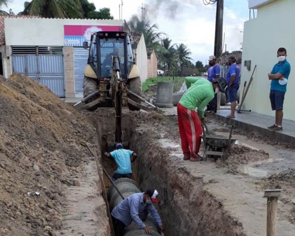 Secretaria de Infraestrutura realiza drenagem da Rua Nisbete da Cunha Lima 