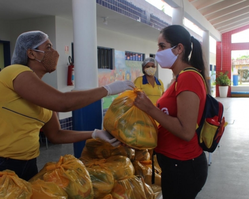 Prefeitura realiza quarta distribuição de Kits Merenda aos mais de 8 Mil alunos  da Rede Municipal
