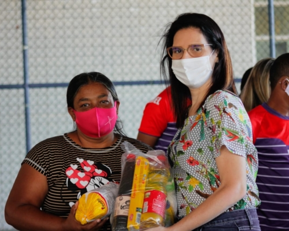 Prefeitura iniciou nesta quarta-feira a distribuição de 2.000 cestas básicas a famílias campo-alegre