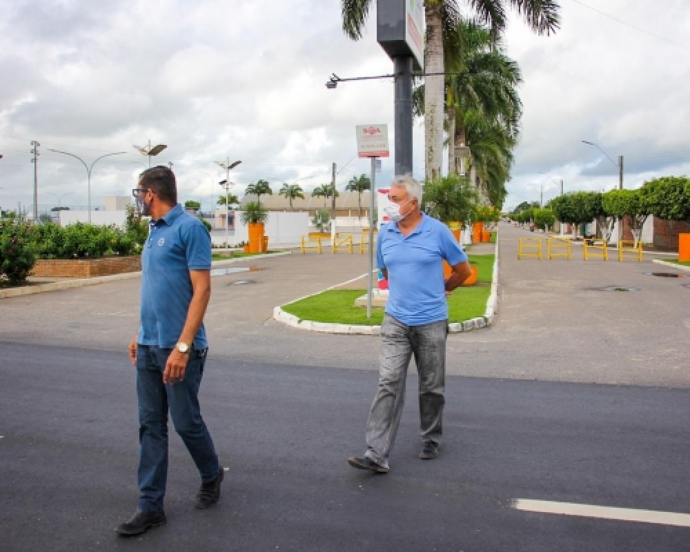 Secretaria de Infraestrutura e gerente do DER definem demarcação para construção de rotatória 